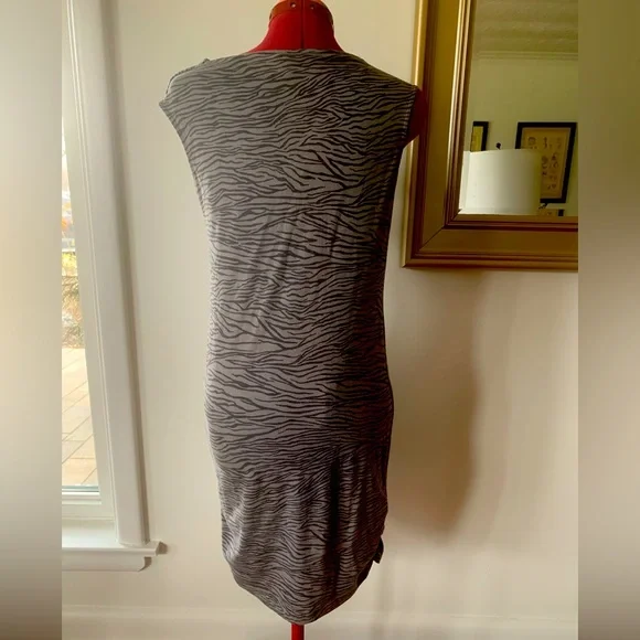 VERSATILE MATERNITY MINI DRESS - Picture 3 of 7